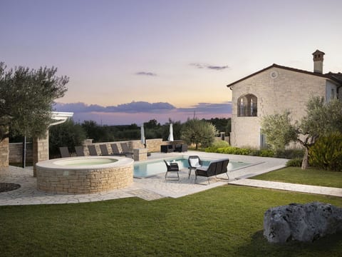 Villa Piccolo Paradiso mit beheiztem Pool