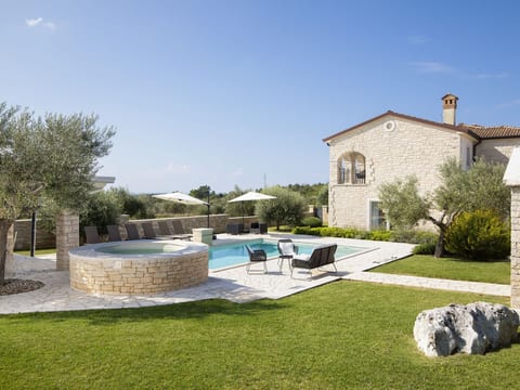 Villa Piccolo Paradiso mit beheiztem Pool
