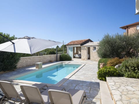 Villa Mason mit beheiztem Pool und Mini-Wellness