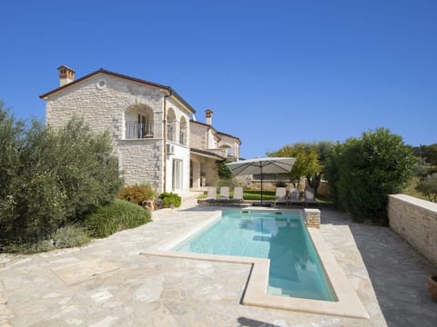 Villa Mason mit beheiztem Pool und Mini-Wellness