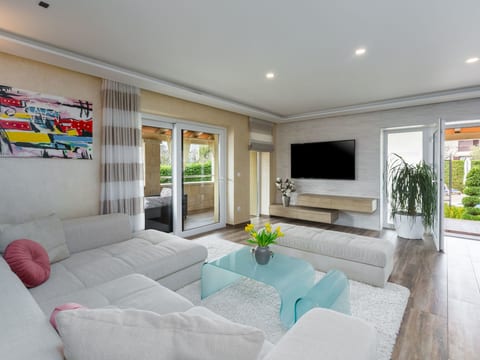 Villa Anabel bei Porec mit Pool, Jacuzzi und Sauna