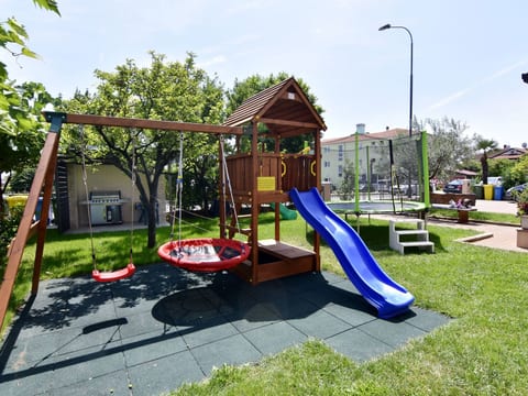 mit Terrasse