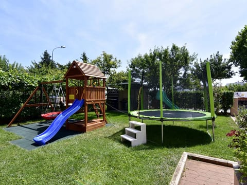 mit Terrasse