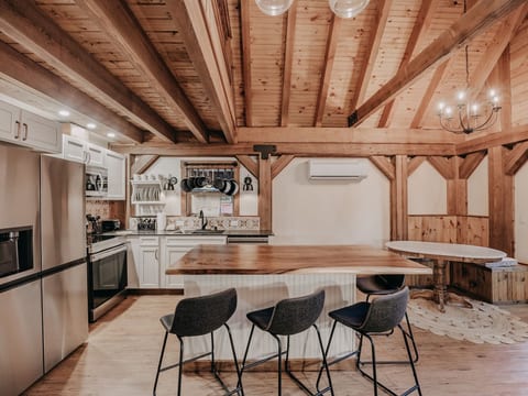 Neues modernes rustikales Haus mit AC, Whirlpool