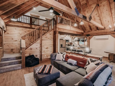 Neues modernes rustikales Haus mit AC, Whirlpool