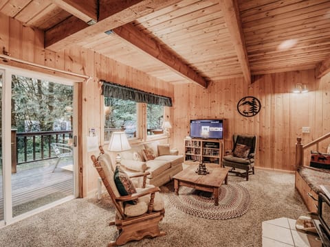 Hübsche Hütte mit Holzofen und haustierfreundlic