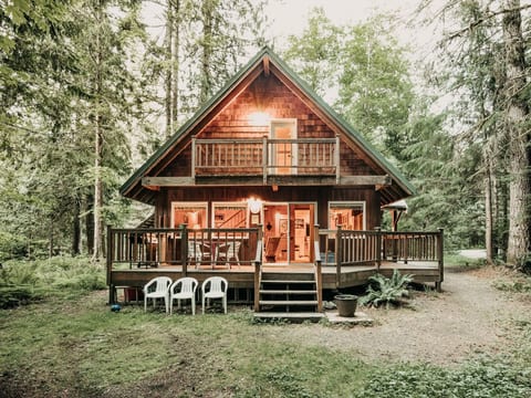 Hübsche Hütte mit Holzofen und haustierfreundlic