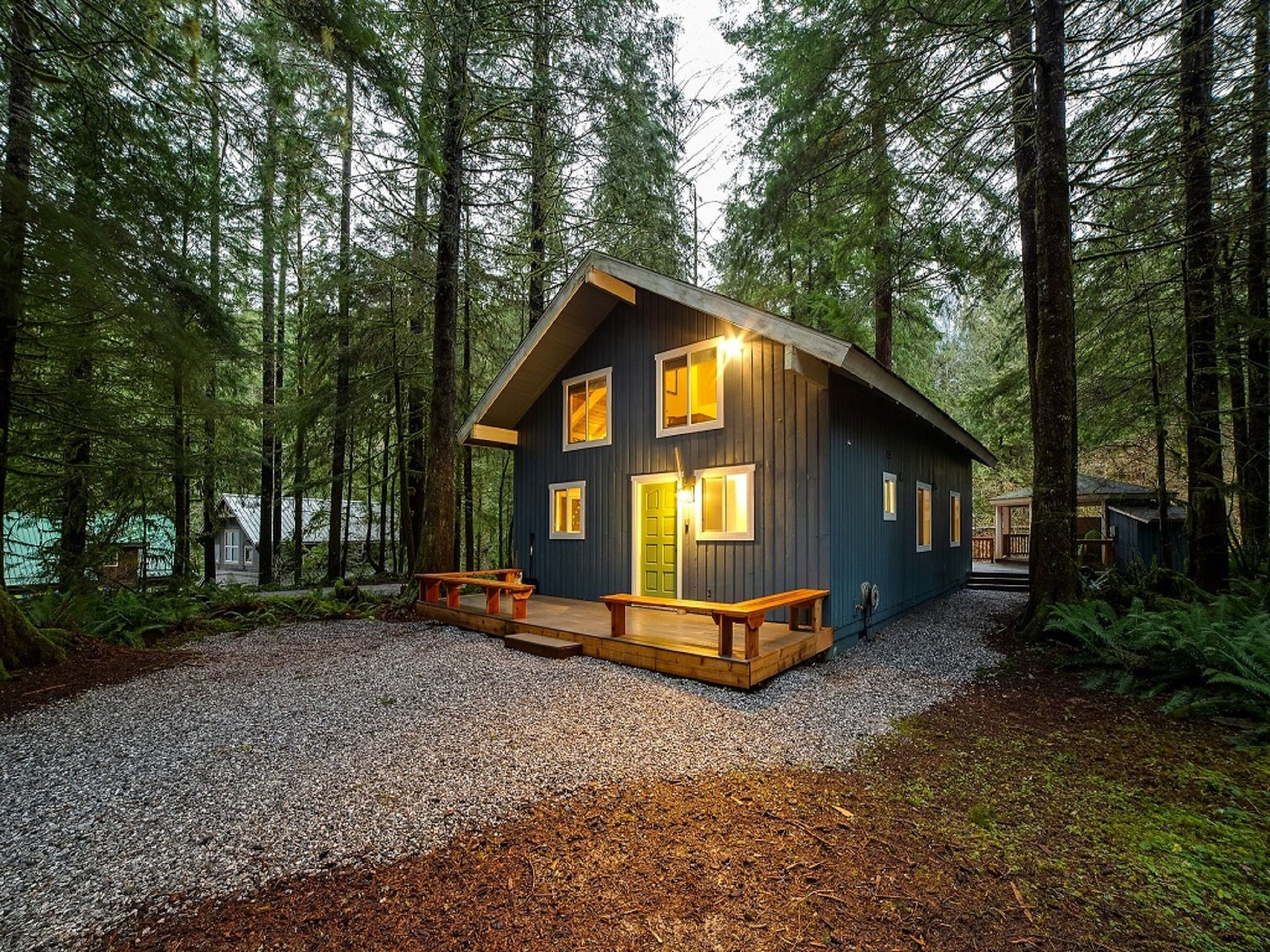 Neu gestaltete Hütte mit Whirlpool, Holzofen, Wi-Fi