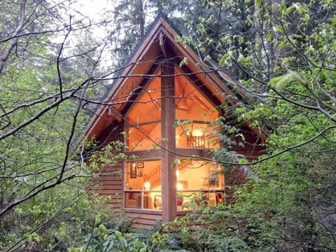 Gemütliche Zedernhütte mit Whirlpool