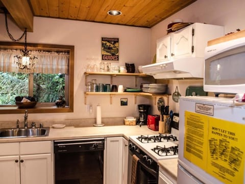 Gemütliche Zedernhütte mit Whirlpool