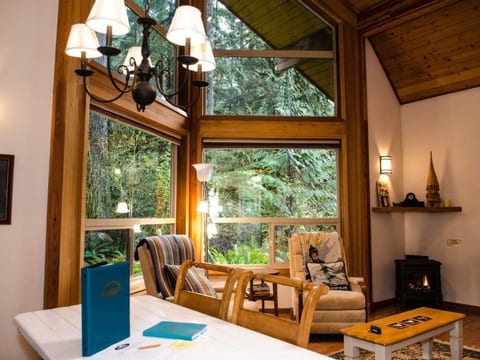 Gemütliche Zedernhütte mit Whirlpool