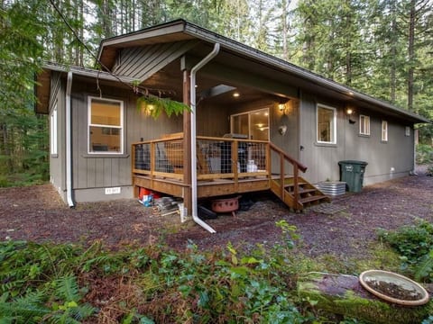 Gemütliche Hütte mit Whirlpool, Wi-Fi und Hausti