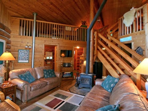 Lakeside Real Log Cabin mit privatem Dock, Haust