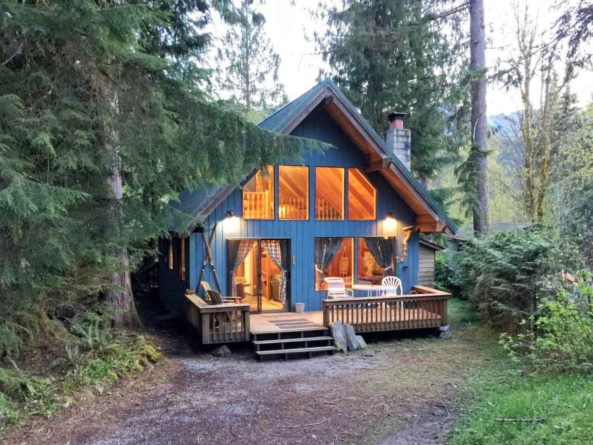 Gemütliche Hütte mit Wi-Fi, Kamin und Whirlpool