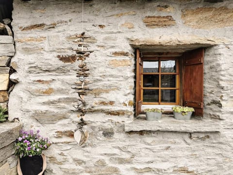 Alphütte Murmolta auf der Sonnenterrasse im Wallis