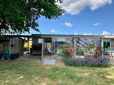 in Anjum mit Kleinem Garten