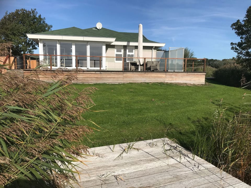 mit Außen-Sauna und Außen-Whirlpool - Makkum