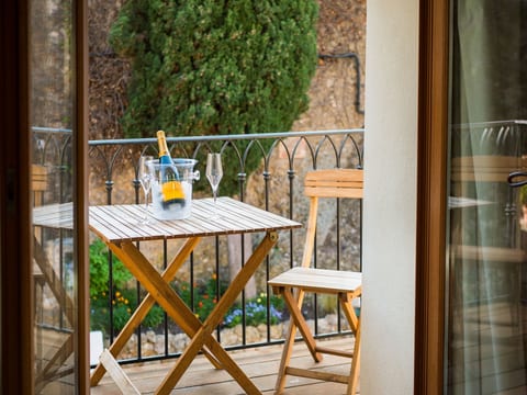 Romantique Hide Away