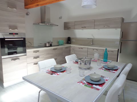 Domaine Les Rivales en Provence, klimatisiertes Apartment La Cigale Etage