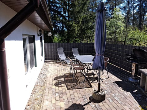 mit Terrasse mitten im Grünen