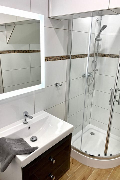Kleine, frisch renovierte Zwei-Zimmerwohnung