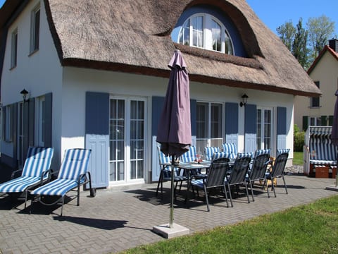 mit Garten, Sauna, Kamin und Whirlpool