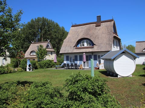 mit Garten, Sauna, Kamin und Whirlpool