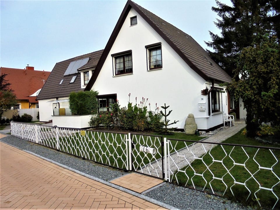 Kleine Ferienwohnung mit Garten und Terrasse - Zingst