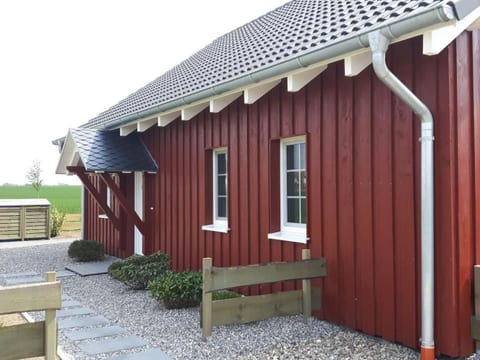 Schwedenhaus Zierow mit Terrasse und Grill