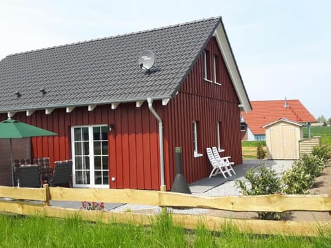 Schwedenhaus Zierow mit Terrasse und Grill