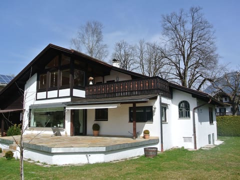 in Sonnenbichl mit Garten