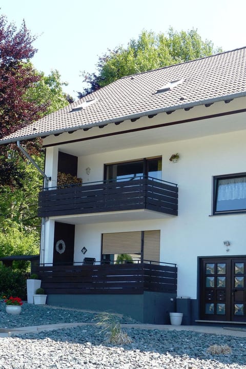 mit privatem Balkon