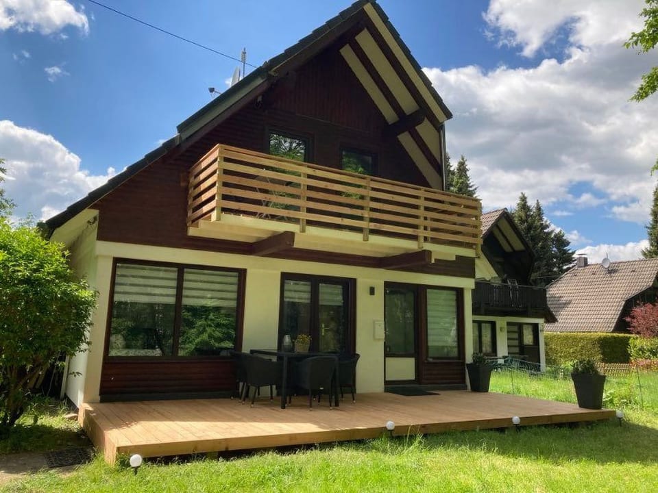 Idyllisches Ferienhaus mit Balkon und Garten - Frielendorf