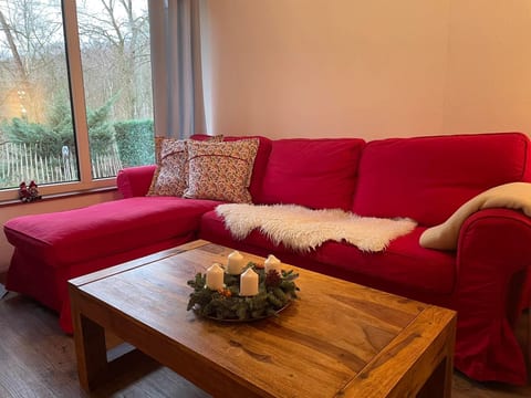 Idyllisches Ferienhaus mit Balkon und Garten