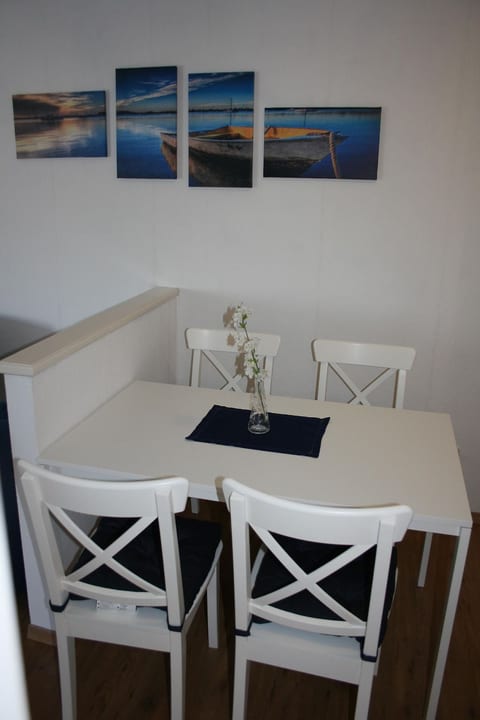 Komplett renovierte, helle Ferienwohnung
