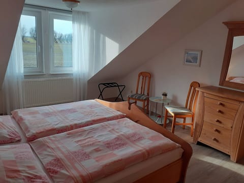 mit Terrasse