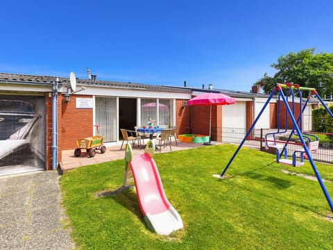 Strandnahes Ferienhaus mit Kinderspielplatz