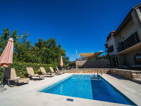 Luxuriöse Villa am Strand in Dubrovnik mit Pool