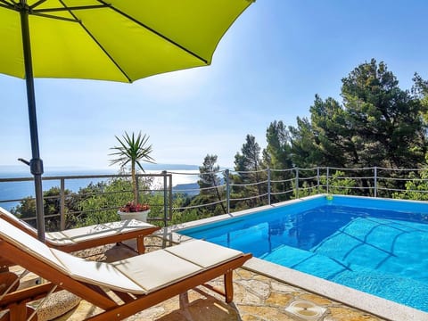 Renoviertes Ferienhaus in Tučepi mit Privatem Pool