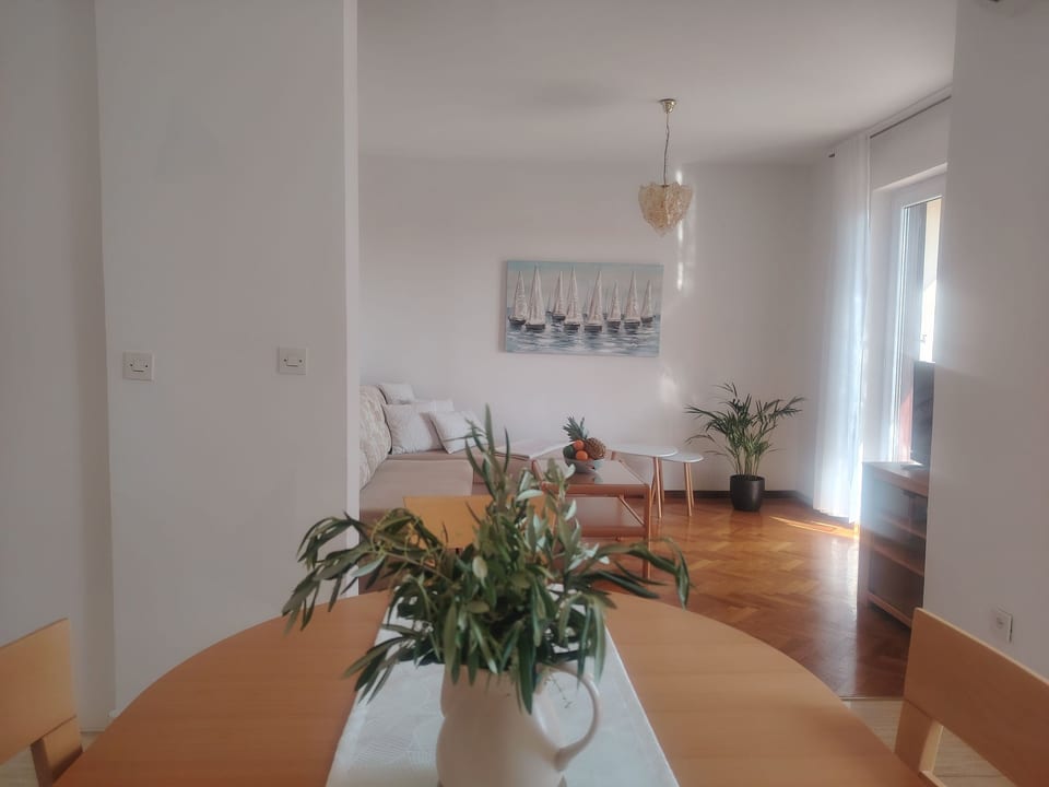 mit Balkon und Meerblick - Bol