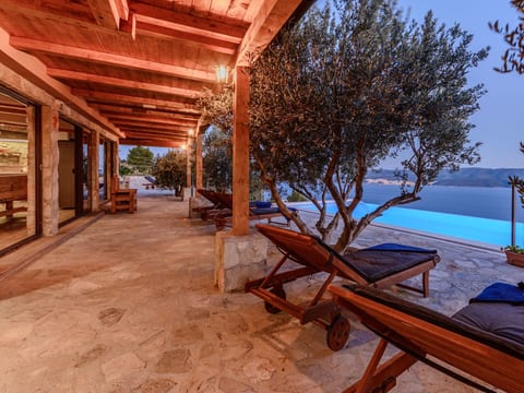 Villa mit vier Schlafzimmern und beheiztem Pool