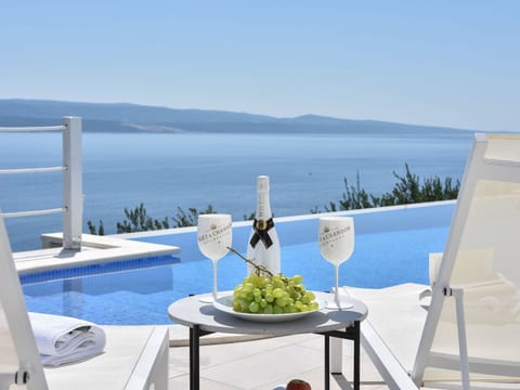 2 Schlafzimmer Villa Blue Dream mit Infinity-Pool