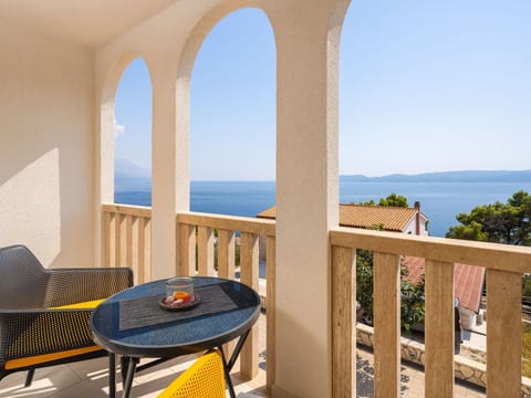 Moderne, helle Ferienwohnung mit Meerblick