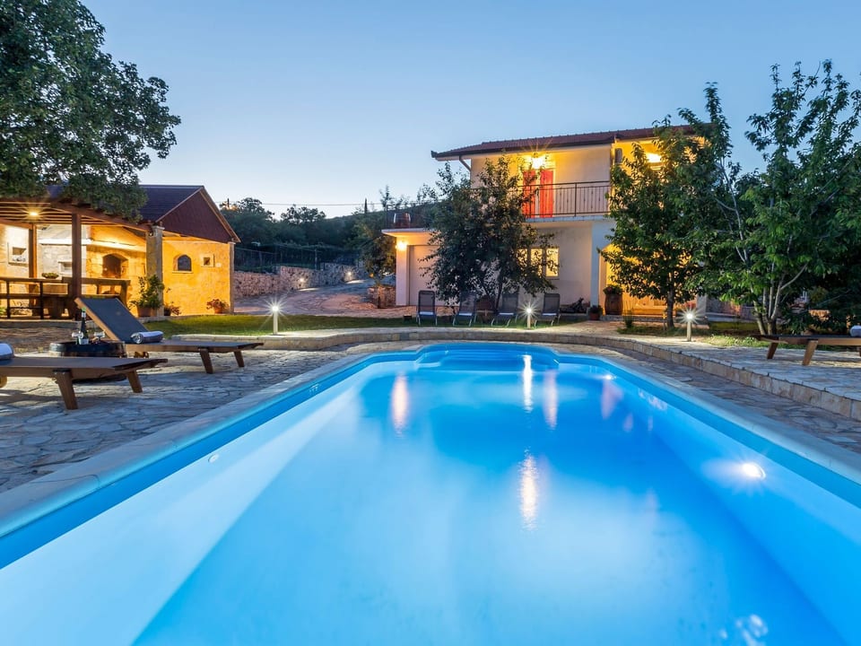 Villa Podrugovi Dvori con piscina