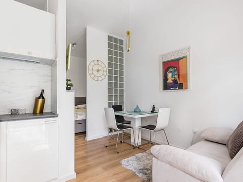 Studio im Erdgeschoss, beim berühmten Znjan-Strand