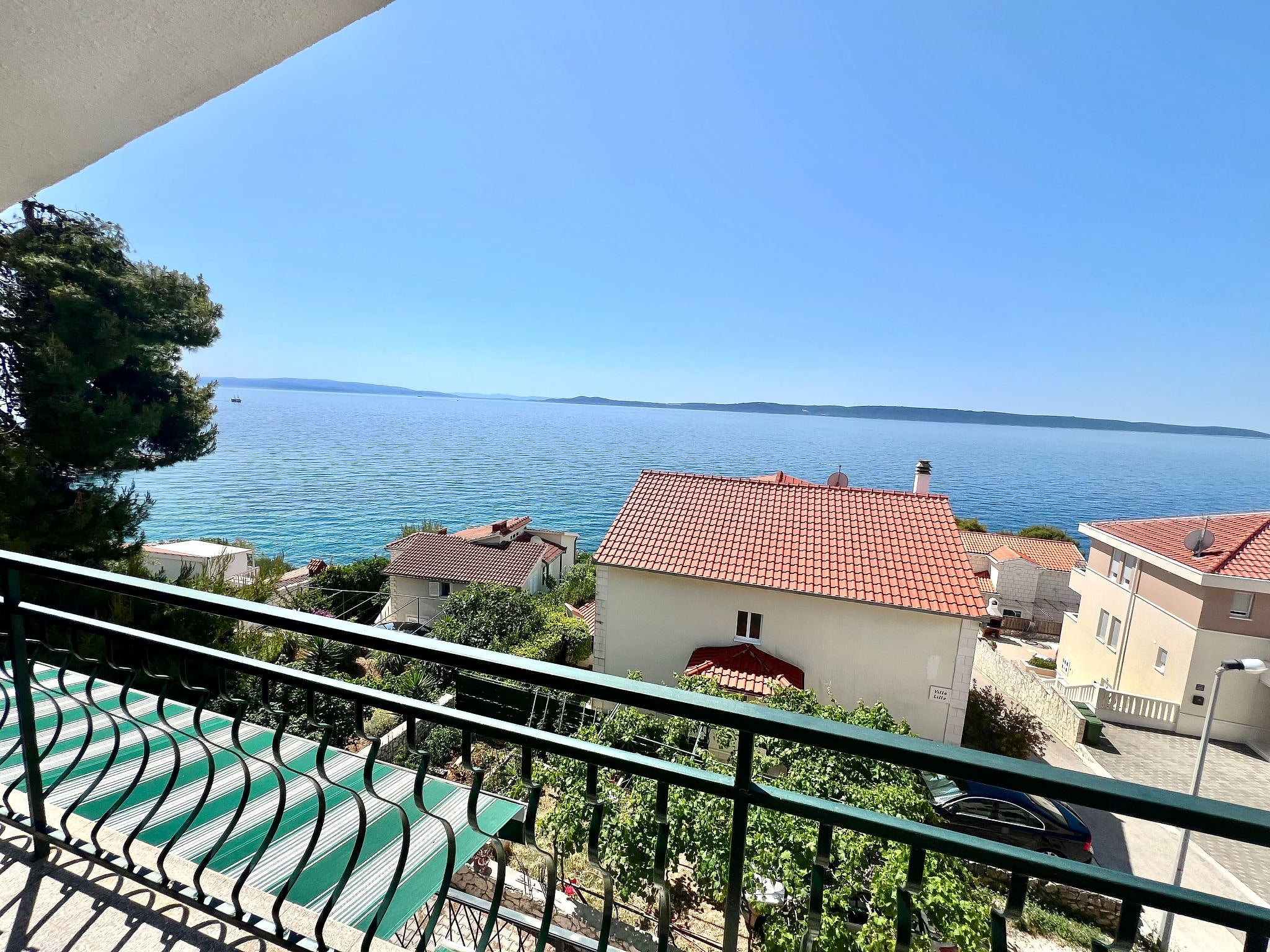 mit Balkon und herrlichem Meerblick