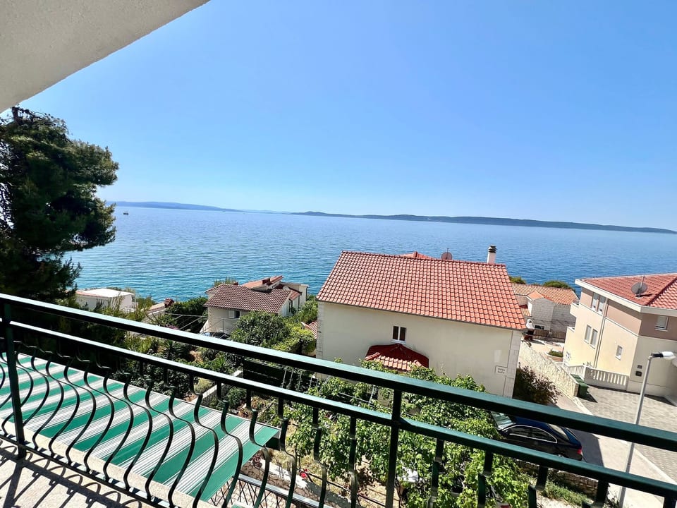 mit Balkon und herrlichem Meerblick - Okrug Donji