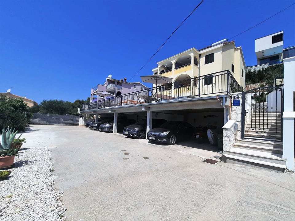 Piscina climatizada, apartamento familiar - Okrug Donji