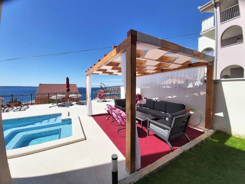 Beheiztes Schwimmbad, Familienferienwohnung