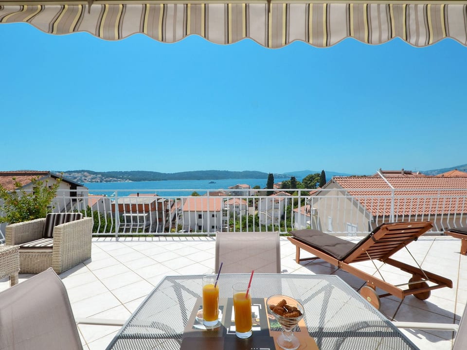 Wohnung Decor mit Blick auf das Wasser - Okrug Donji